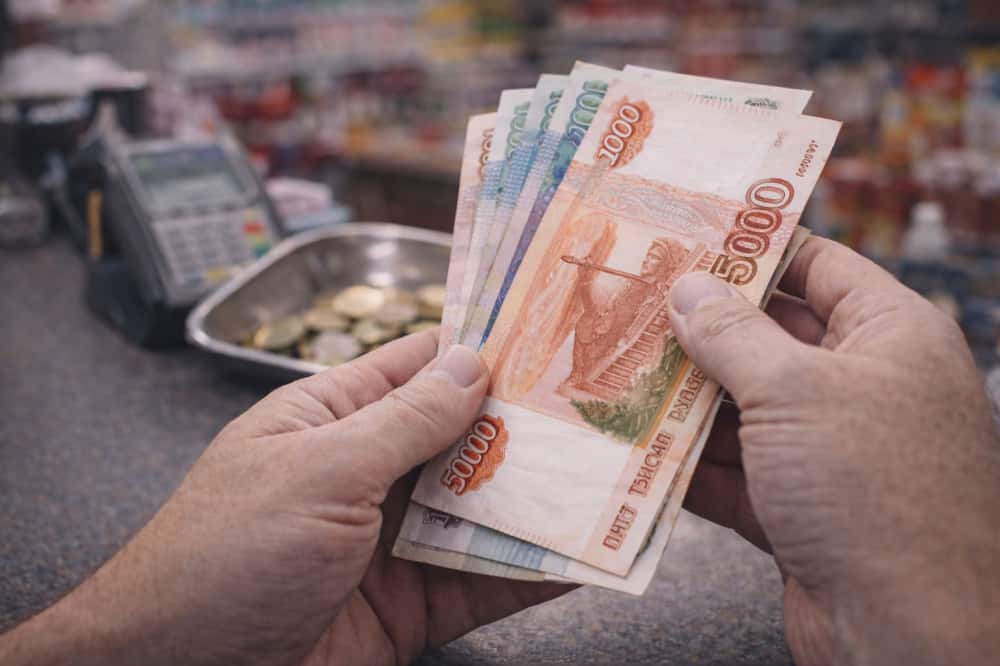 ЦБ зафиксировал рост использования наличных в 69 регионах России