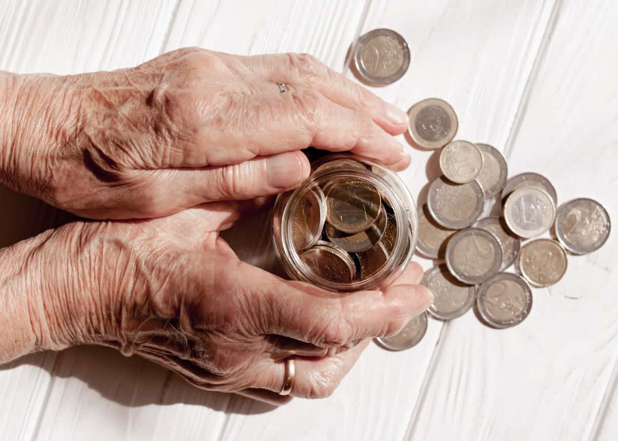 Под старость лет останутся без гроша: около 7 миллионов россиян не получат страховую пенсию 