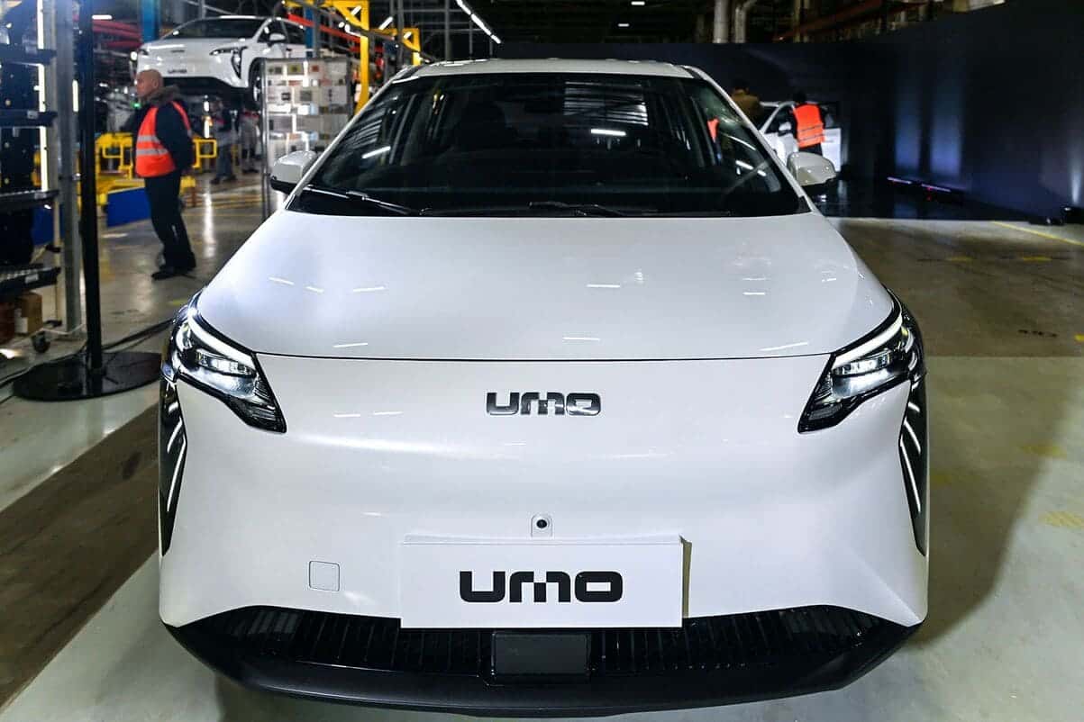 Первый автомобиль в мире, которым можно управлять через «Алису»: всё о новом электромобиле UMO 5 