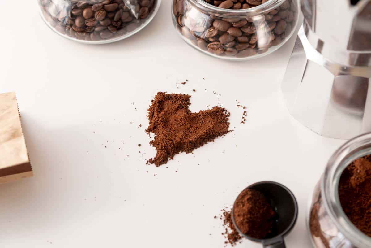 Выливаете кофе в раковину — деньги на ветер: вот 12 способов использовать гущу с умом