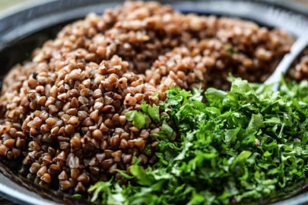 Меню для пенсионеров: 1,5 кг капусты, 300 г фарша — тушёное блюдо на 2 дня за 30 минут