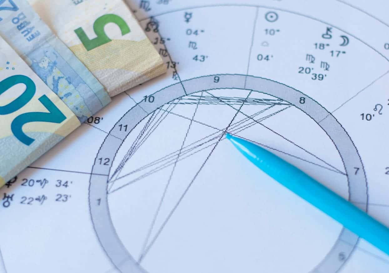 Этим трём знакам деньги потекут рекой прямо из рук ангелов: финансовый гороскоп на апрель 2026