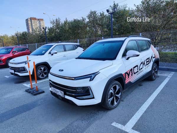 Зимой глохнет, летом бесит мультимедиа: честный отзыв о Москвиче за 1,7 млн рублей