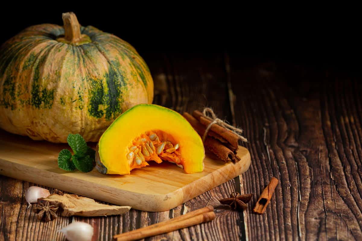 Обязательно перед посадкой тыквы — сделайте так, как советуют дачники: плоды вырастут большими, сочными 