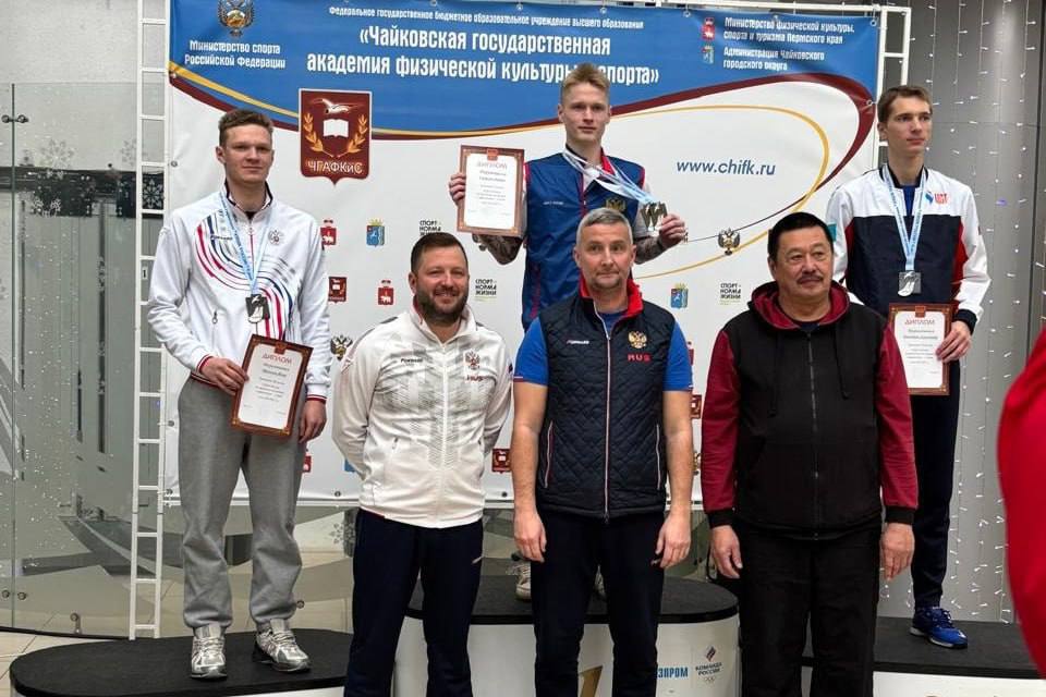 Тагильские спортсмены вернулись с медалями с соревнований по прыжкам на лыжах | Уральские спортсмены поборолись за победу в соревнованиях по прыжкам на лыжах