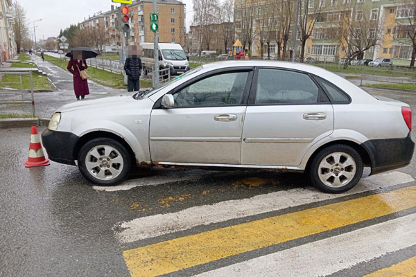 "Шел на красный!" В Нижнем Тагиле в ДТП пострадал 64-летнего мужчина-пешеход | В Свердловской области водитель иномарки сбил пешехода-нарушителя