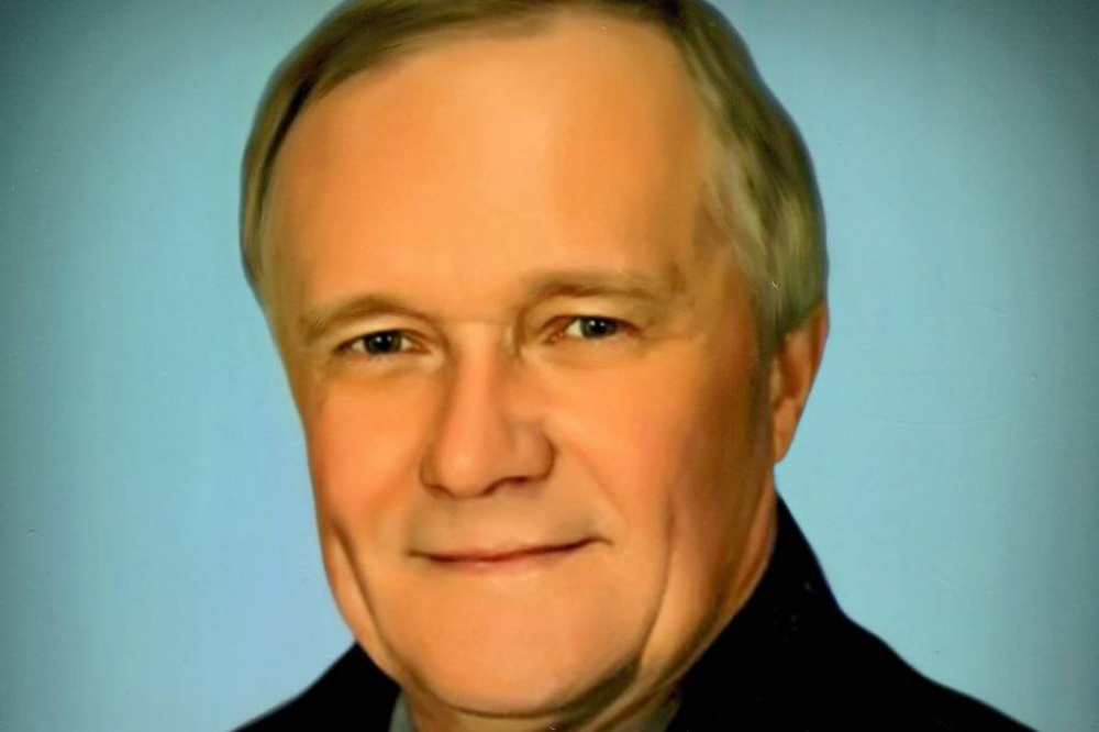 В Нижнем Тагиле состоялась церемония прощания с выдающимся тренером по хоккею | На Урале скончался известный тренер по хоккею Виктор Русаков