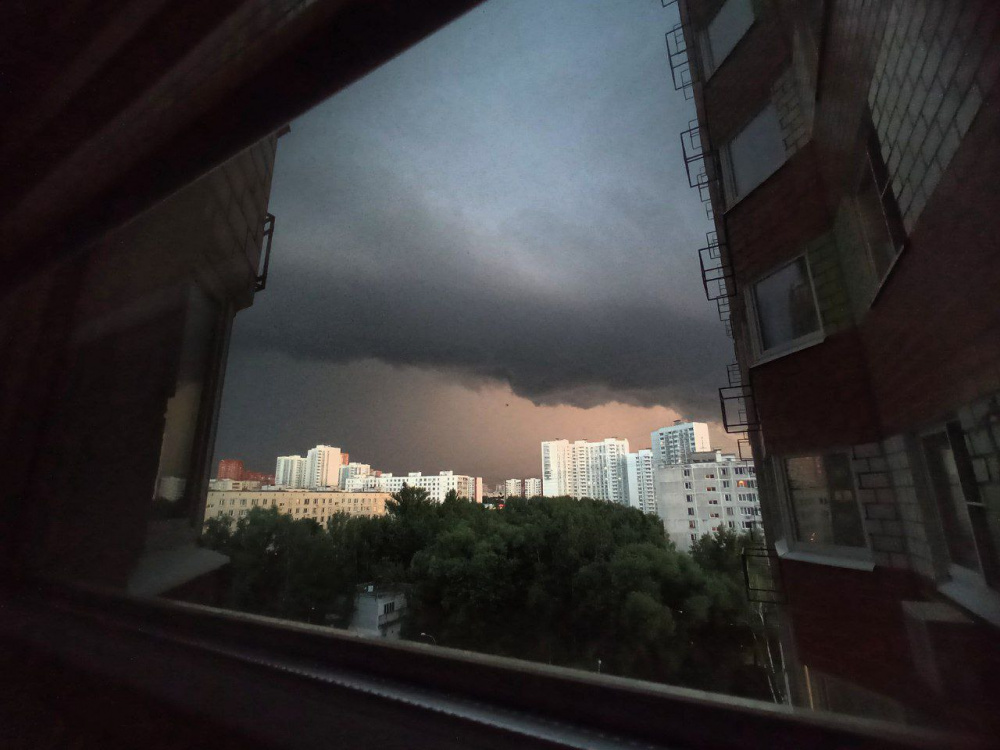 Ураган «Орхан» накрыл Центральную Россию | Ураган «Орхан» в Москве: грозы, град и шквалистый ветер