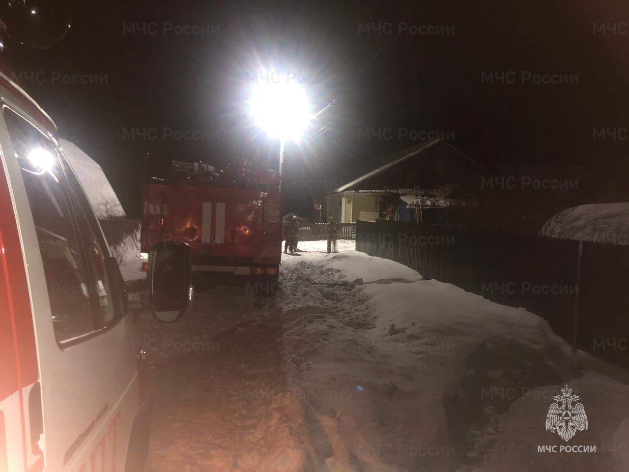 Под Нижним Тагилом в пожаре погибли женщина и ребёнок