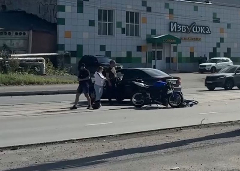 В Нижнем Тагиле на Индустриальной снова ДТП с мотоциклистом: байкер чудом выжил | В Нижнем Тагиле на улице Индустриальной произошло ДТП с участием мотоцикла и Ford Focus