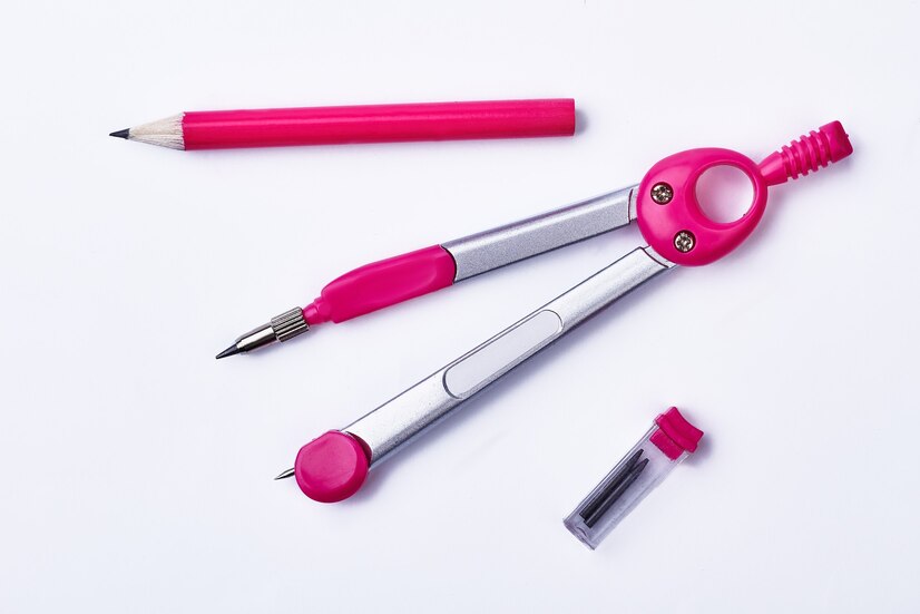 Свердловский учитель 27 раз ударила второклассника циркулем