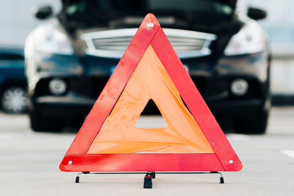 В Нижнем Тагиле после столкновения автомобиль перевернулся на крышу