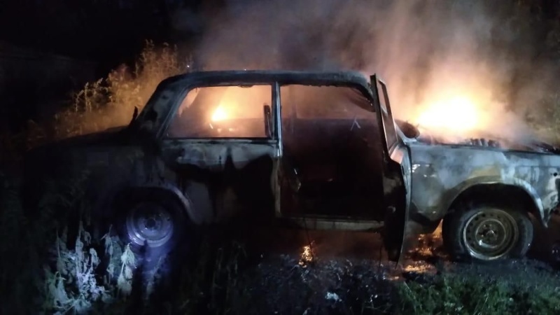 Ночью в Нижнем Тагиле сгорел автомобиль "ВАЗ-2107"