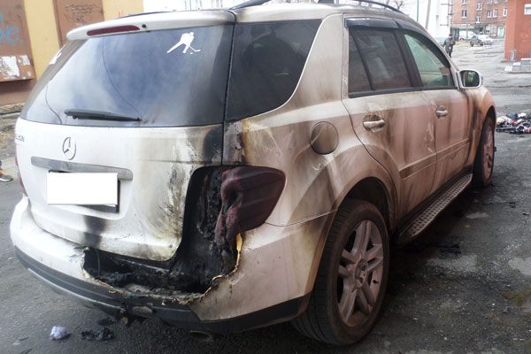 В Нижнем Тагиле сотрудники полиции оперативно установили и задержали подозреваемого в поджоге иномарки
