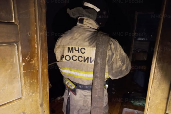 Накануне в Нижнем Тагиле в девятиэтажке загорелась квартира. Помощь спасателей не понадобилась