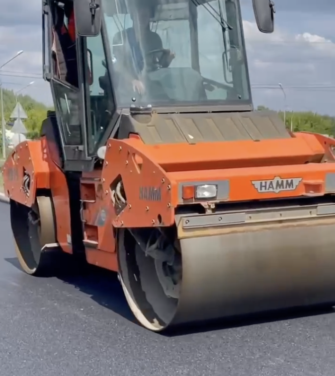 Началось асфальтирование кольцевой развязки на Черноисточинском шоссе - Челюскинцев