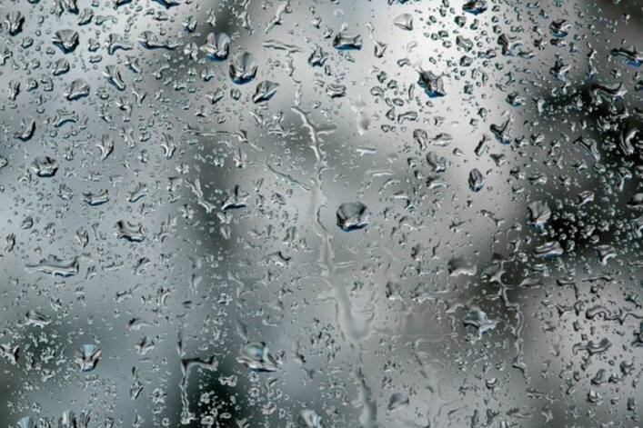 Холодный атмосферный фронт достиг территории Свердловской области: чего ждать уральцам | Синоптик Пулин: погоду на Урале начнет определять тыловая часть барической ложбины 