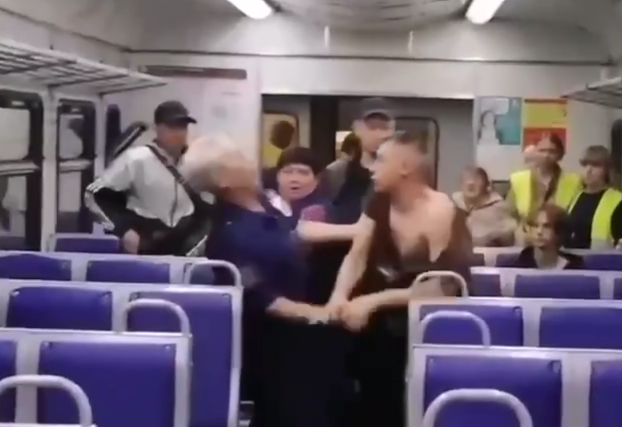 Пассажиры устроили драку в электричке «Екатеринбург — Нижний Тагил»