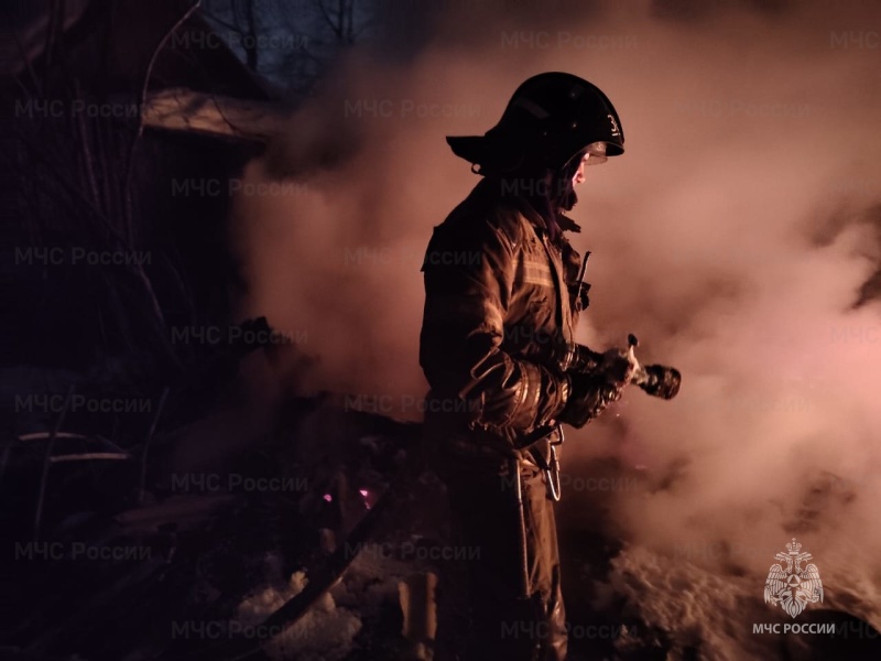 В Нижнем Тагиле огонь уничтожил садовый дом