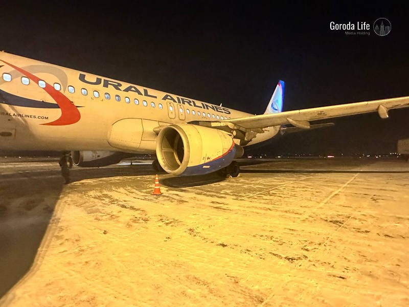 Самолет «Уральских авиалиний» совершил аварийную посадку в аэропорту Кольцово | Самолет «Уральских авиалиний» совершил аварийную посадку в аэропорту Кольцово