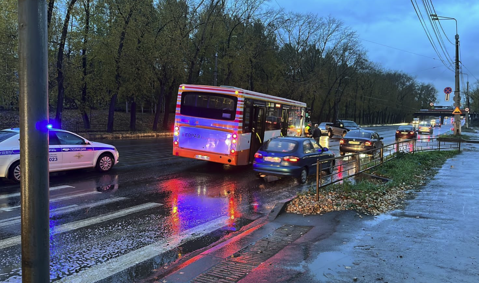 Нарушение водителем автобуса в Нижнем Тагиле правил предоставления преимущества пешеходу привело к ДТП с пострадавшим