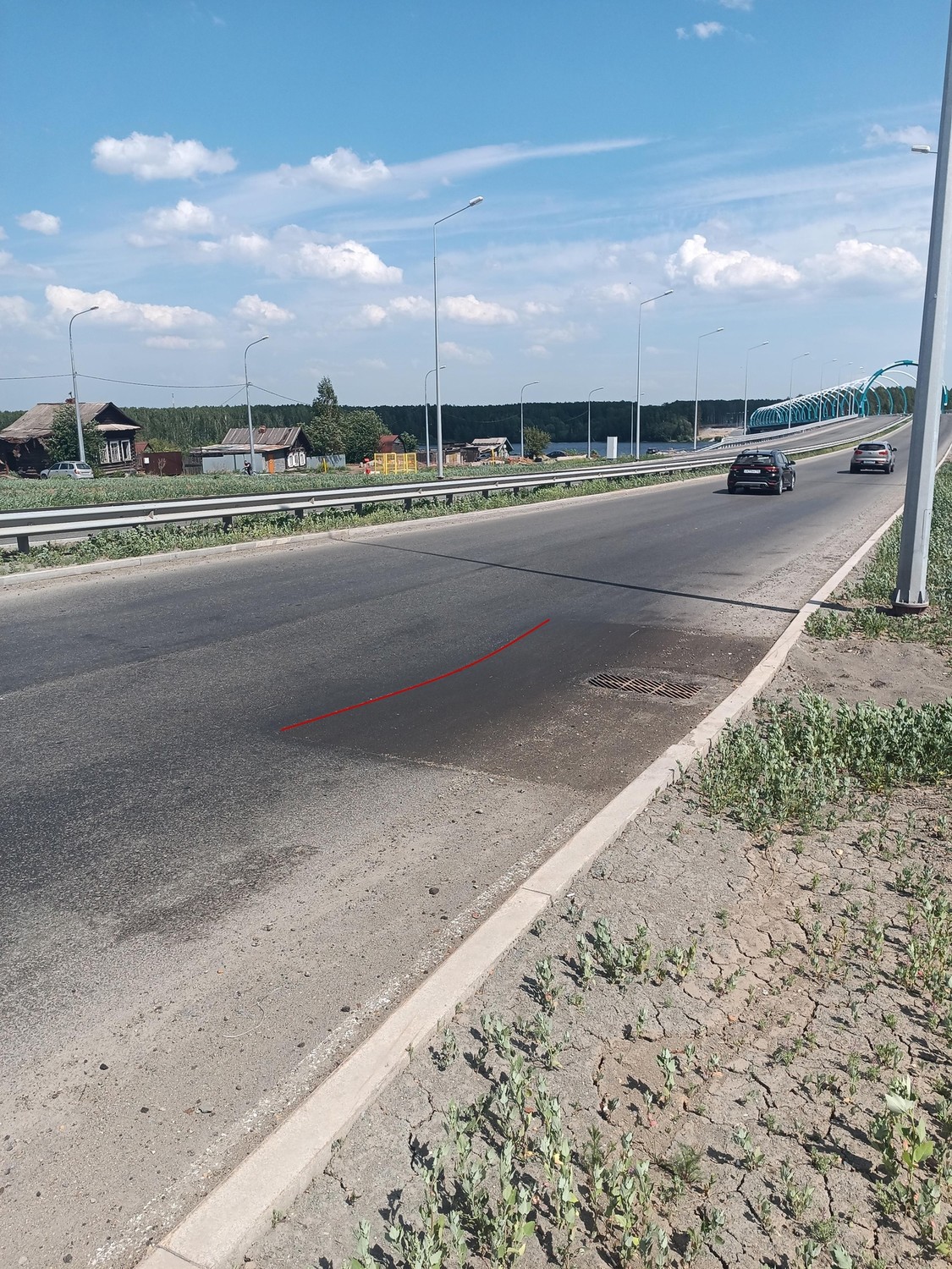 Водители Нижнего Тагила обнаружили провалы на мосту через Тагильский пруд