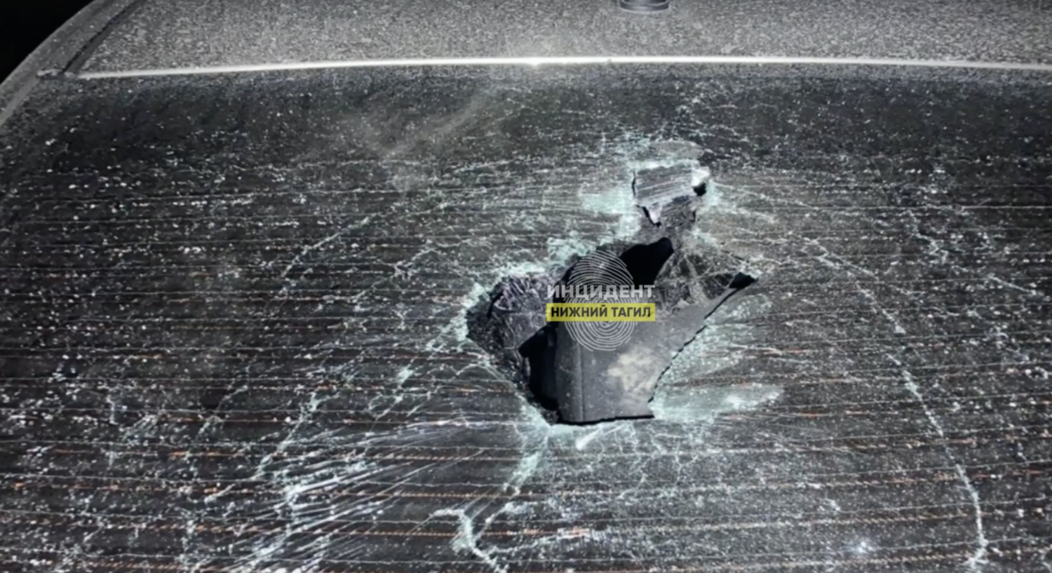 Не оставайтесь равнодушными: разыскиваются автовандалы, изуродовавшие машины на улице Смелянского в Нижнем Тагиле