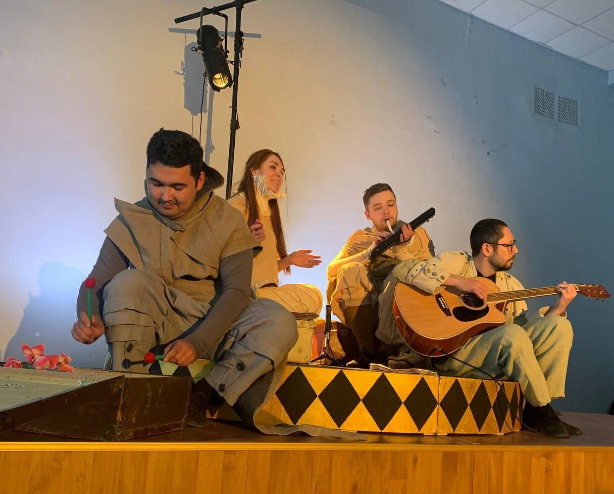 Театральные подмостки вместо больничных палат: "Новый Молодежный театр" завоевывает сердца жителей Нижнего Тагила