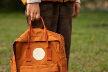 В Нижнем Тагиле помощники свердловской Госавтоинспекции проверили наличие световозвращателей у школьников | На Урале юные инспекторы движения провели важную акцию в школе