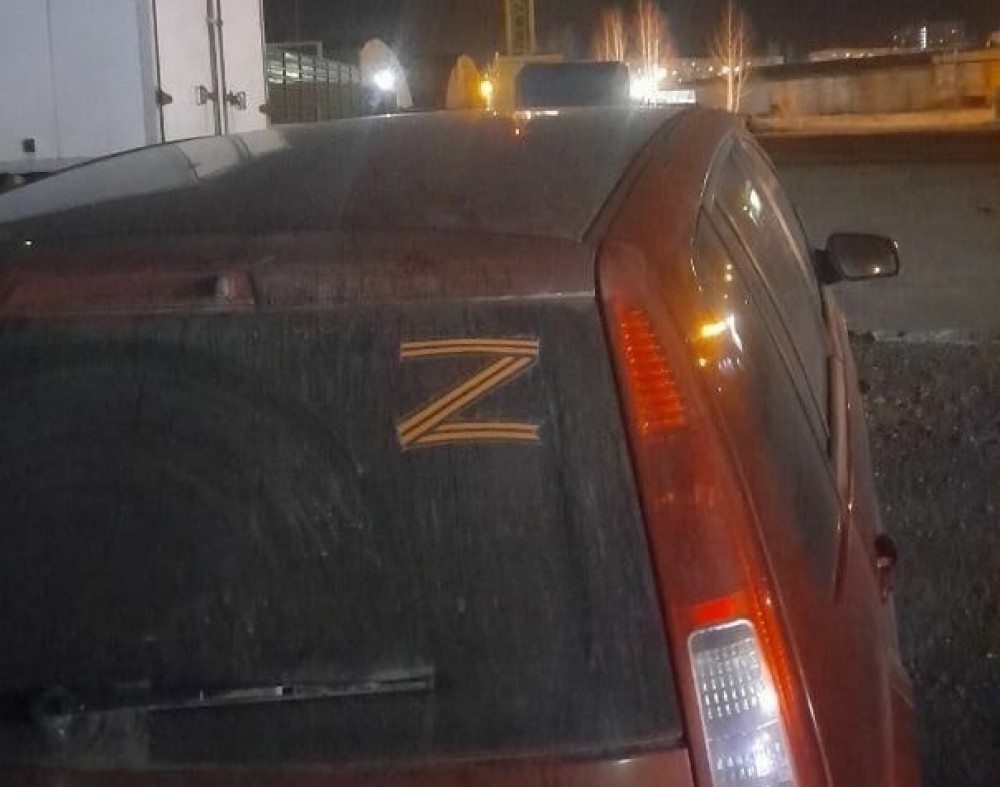 Столкновение мнений в магазине в Нижнем Тагиле из-за наклейки "Z" на машине