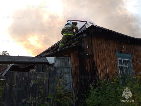 Накануне в Нижнем Тагиле сгорел садовый дом