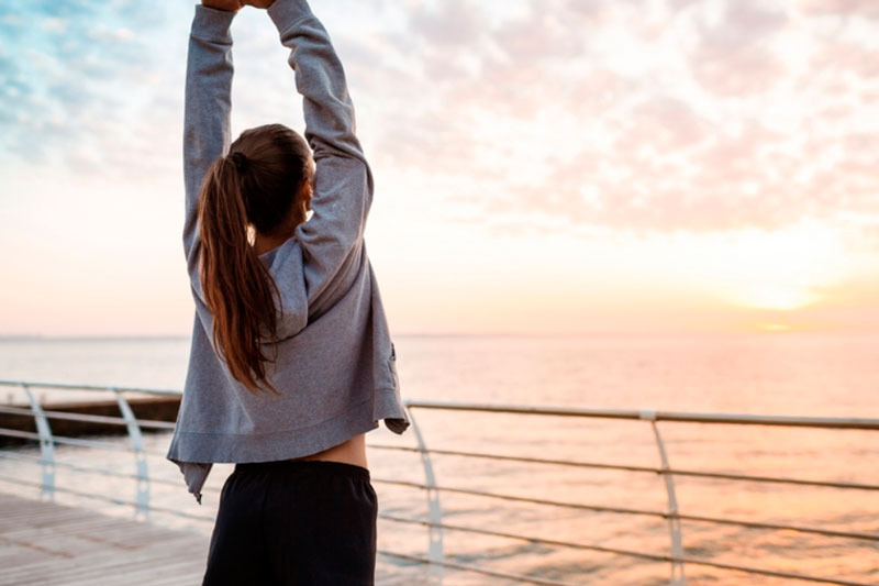 Диетолог посоветовала, как сбросить лишние килограммы в жару | Диетолог Казачкова: легкая пища поможет похудеть летом