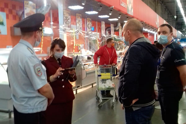 Нижнетагильским теротделом Управления Роспотребнадзора проверено соблюдение «антиковидных» мер в гипермаркете «Лента»