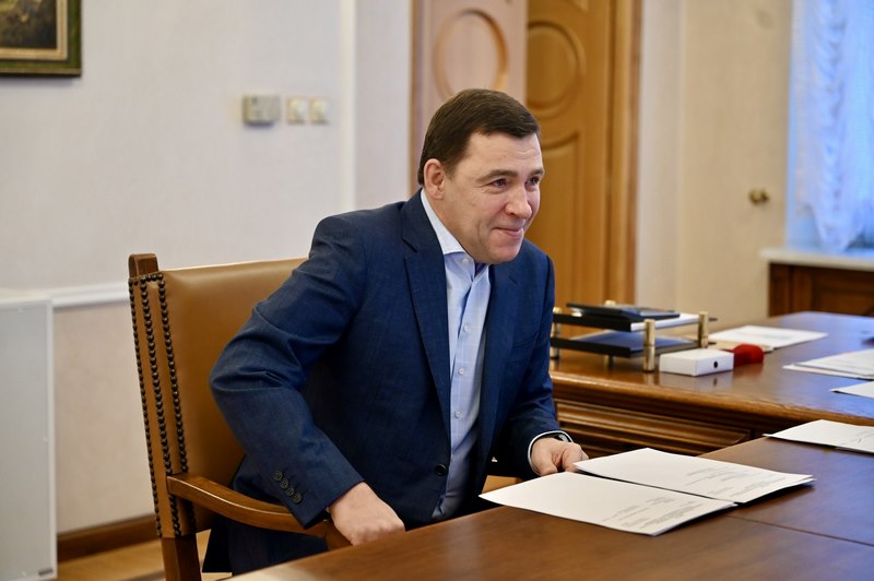 Свердловский губернатор и омбудсмен обсудили защиту жителей аварийных домов | Евгений Куйвашев провел встречу с уполномоченным по правам человека