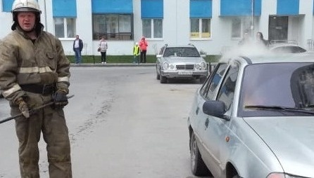 Утром в Нижнем Тагиле сгорел автомобиль ВАЗ Утром в Нижнем Тагиле сгорел автомобиль ВАЗ