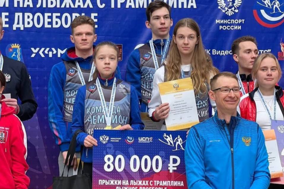 Тагильские летающие лыжники вернулись с золотыми медалями с чемпионата России | Уральские лыжники забрали три медали на чемпионате России 