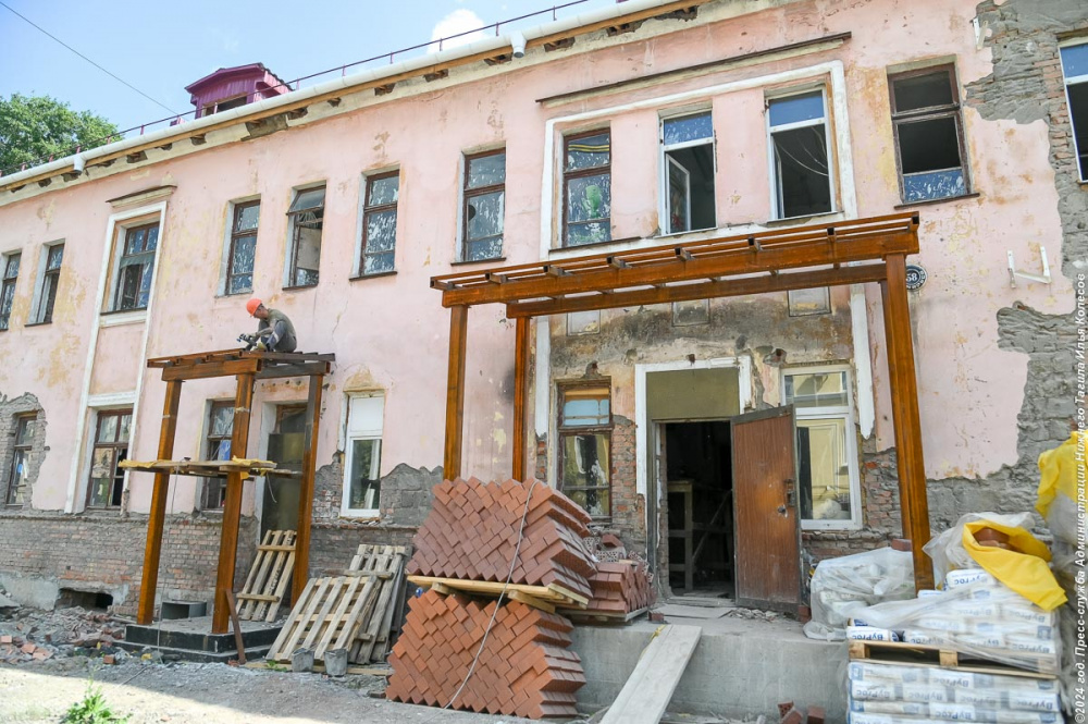 В Нижнем Тагиле к осени отремонтируют садик с износом выше 50% | Капитальный ремонт детского сада «Солнышко» в Нижнем Тагиле закончат осенью