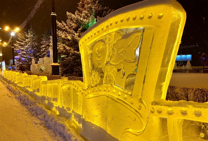 В Ледовый город Нижнего Тагила вернули летающую Бабу Ягу