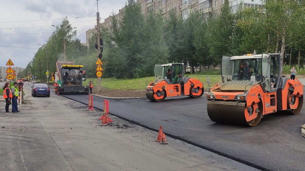 В Нижнем Тагиле приступили к укладке финишного слоя асфальта на улице Зари | На Урале подходит к концу ремонт одной из городских дорог