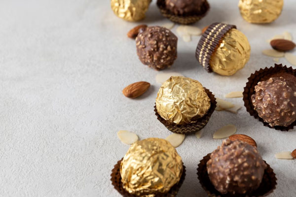 Конфеты с личинками: в Свердловской области в конфетах «Рот Фронт» покупателя ждал неприятный сюрприз | На Урале в популярной марке конфет мужчина обнаружил личинок