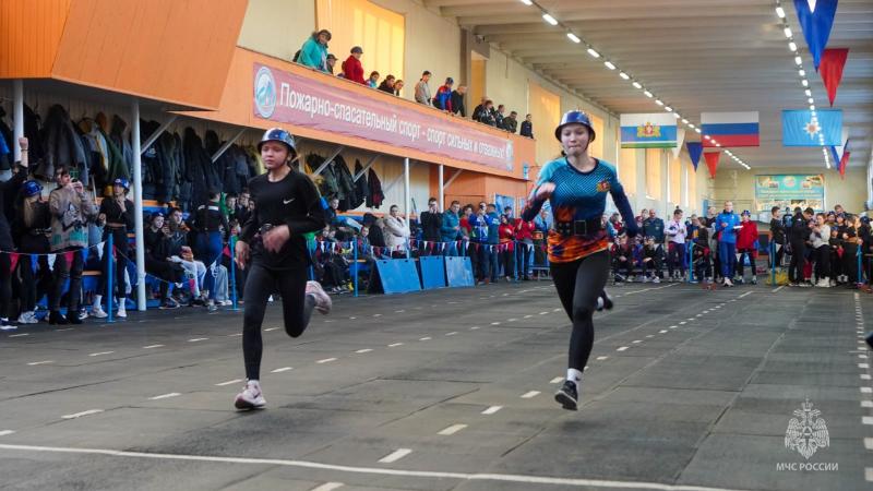 Тагильчане взяли «бронзу» на первенстве по пожарно-прикладному спорту | Юные тагильчане завоевали третье место на первенстве в Екатеринбурге