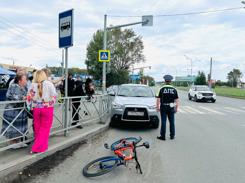 ГИБДД выясняет обстоятельства наезда на 13-летнего велосипедиста в Нижнем Тагиле | В Нижнем Тагиле 13-летний мальчик попал под колёса автомобиля: что известно о ДТП