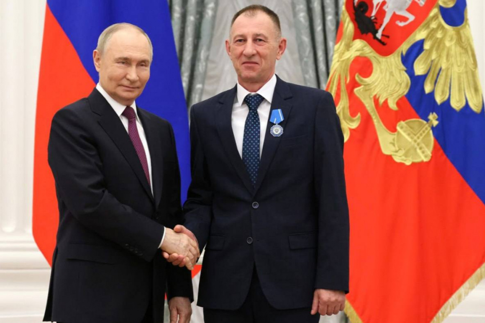Президент России Путин наградил заводчанина из Нижнего Тагила Орденом Почета | Владимир Путин наградил Орденом Почета жителя Урала – водителя-испытателя танков Президент России Путин наградил заводчанина из Нижнего Тагила Орденом Почета | Владимир Путин наградил Орденом Почета жителя Урала – водителя-испытателя танков