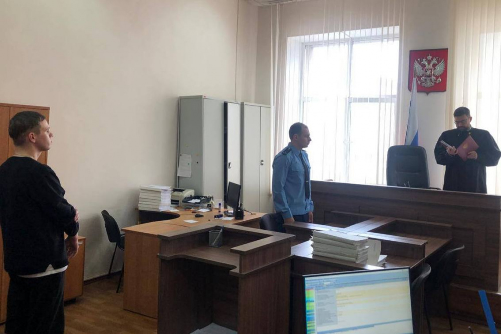 Тагильчанина, управлявшего катером, осудили за наезд на женщину в акватории городского пруда | На Урале вынесли приговор мужчине, который на катере наехал на женщину на сап-борде