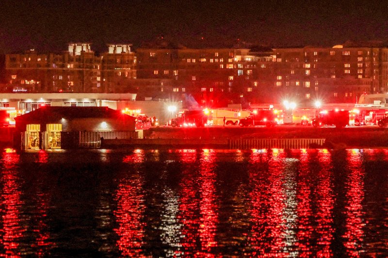 Российские фигуристы находились на борту упавшего в Вашингтоне самолета | В США разбился самолет с российскими фигуристами на борту