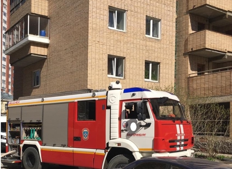 В Нижнем Тагиле в одном из общежитий загорелся холодильник. Жильцы потушили огонь самостоятельно до прибытия спасателей