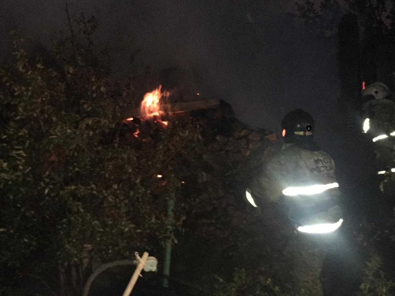 Поздним вечером понедельника в поселке под Нижним Тагилом произошел пожар