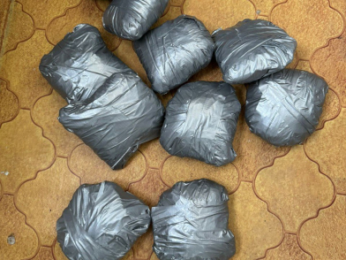 Семья из Нижнего Тагила продавала наркотики по всей Свердловской области: отца и сына задержали полицейские  | На Урале задержали отца и сына за незаконную продажу наркотиков