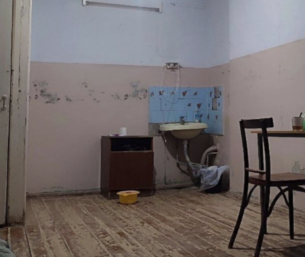 Жуткие фото инфекционного отделения: жители Свердловской области требуют ремонта в местной больнице | Жуткие фото инфекционного отделения на Урале Жуткие фото инфекционного отделения: жители Свердловской области требуют ремонта в местной больнице | Жуткие фото инфекционного отделения на Урале