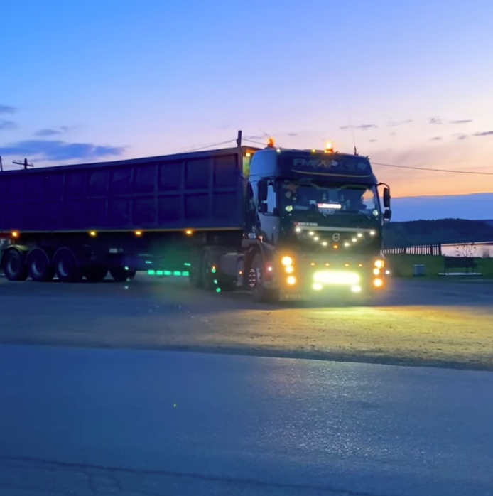 Дмитрий Куликов из Нижнего Тагила: дорожные истории на YouTube собирают миллионы просмотров | Дальнобойщик из Нижнего Тагила завёл YouTube-канал с дорожными историями